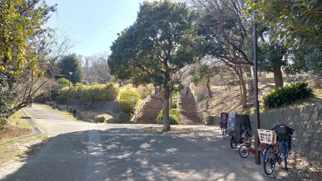 日吉公園・階段と坂道