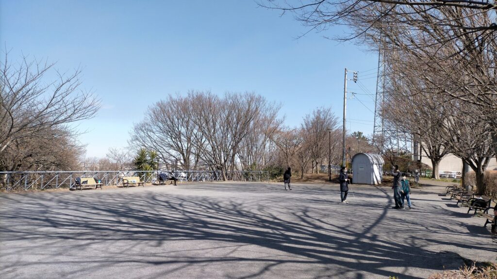 日吉公園の遊具のある広場１