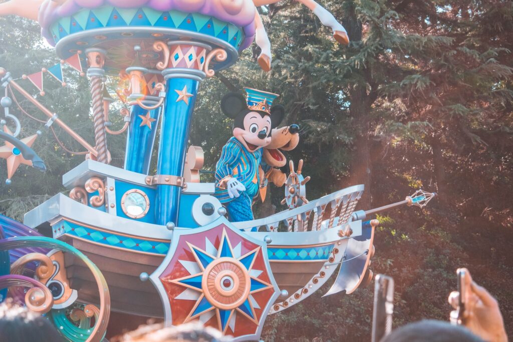 パレード中のミッキーマウス