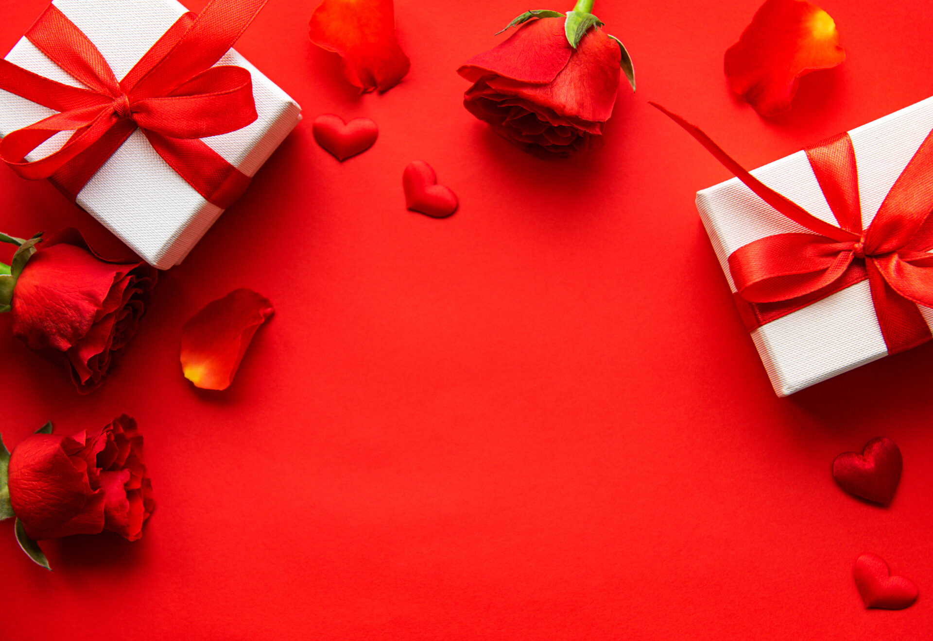 バレンタインプレゼントのイメージとバラの花
